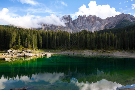 意大利的多洛米特湖高清图片