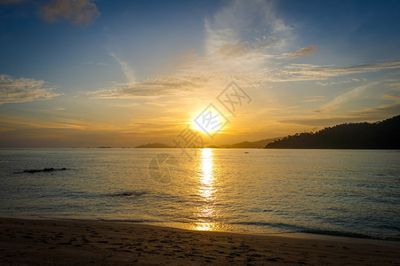 哈塔伊塔伊兰州科克嘴唇日落时热带海滩背景