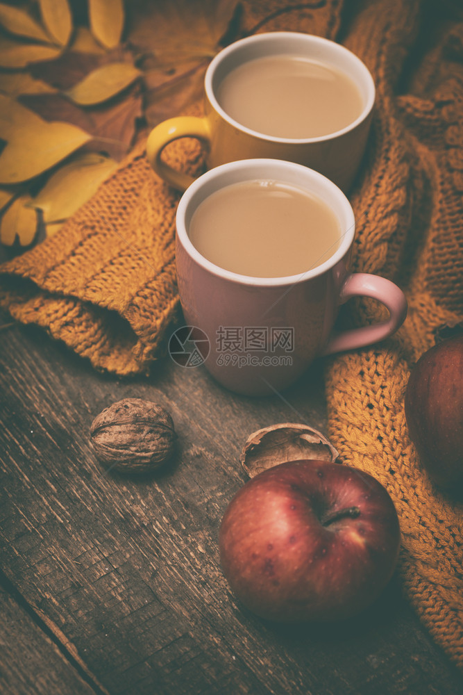 温馨的秋茶和温暖的毛衣图片