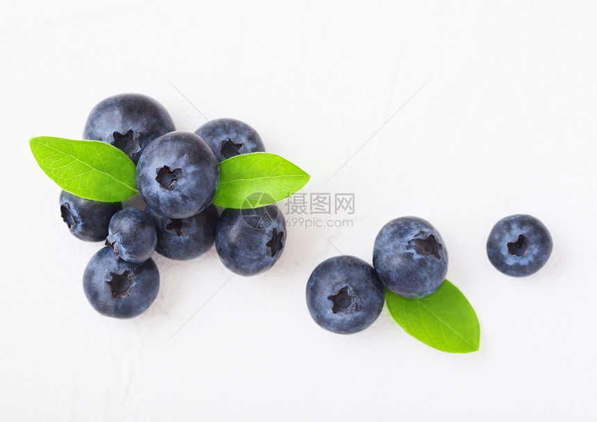 新鲜生有机蓝莓白底叶图片