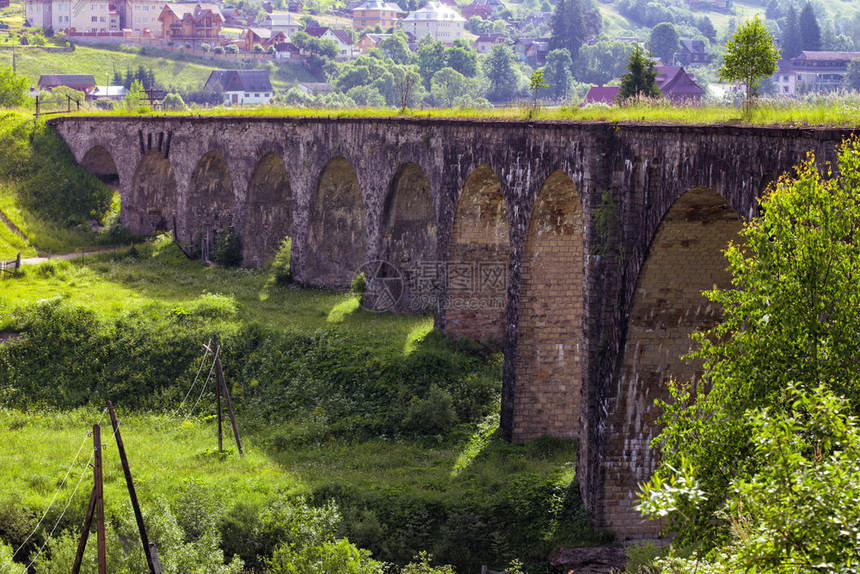 Vorkhta村的古老大桥喀尔巴阡山乌拉茵图片