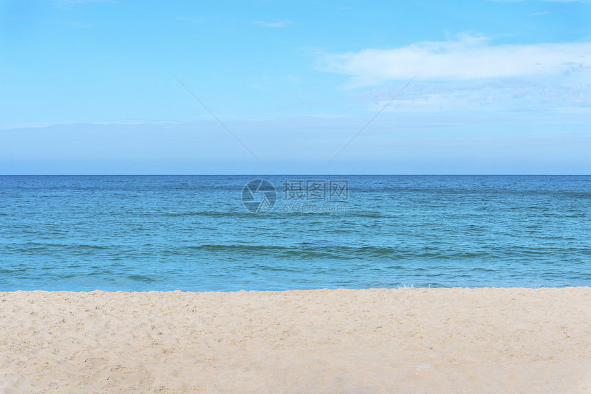 背景旅行概念蓝海景观图象滩上有沙子蓝天空和云彩自然与环境添加文字信息设计艺术工作背景图片