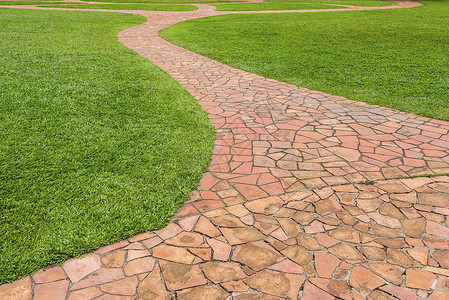 铺砖草坪素材橙色石头行走道公园里有绿草抽象背景背景