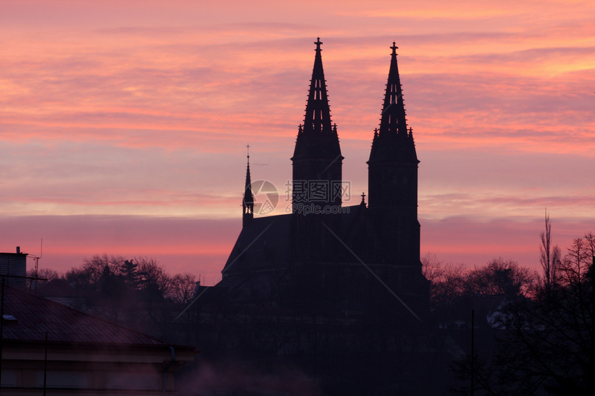 清晨普莱格切克对月光教堂的看法图片