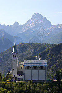 山村和丘的教堂图片