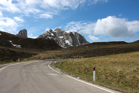 阿尔卑斯山帕索吉奥意大利山公路图片