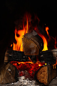 火柴烧在壁炉上紧闭着高清图片