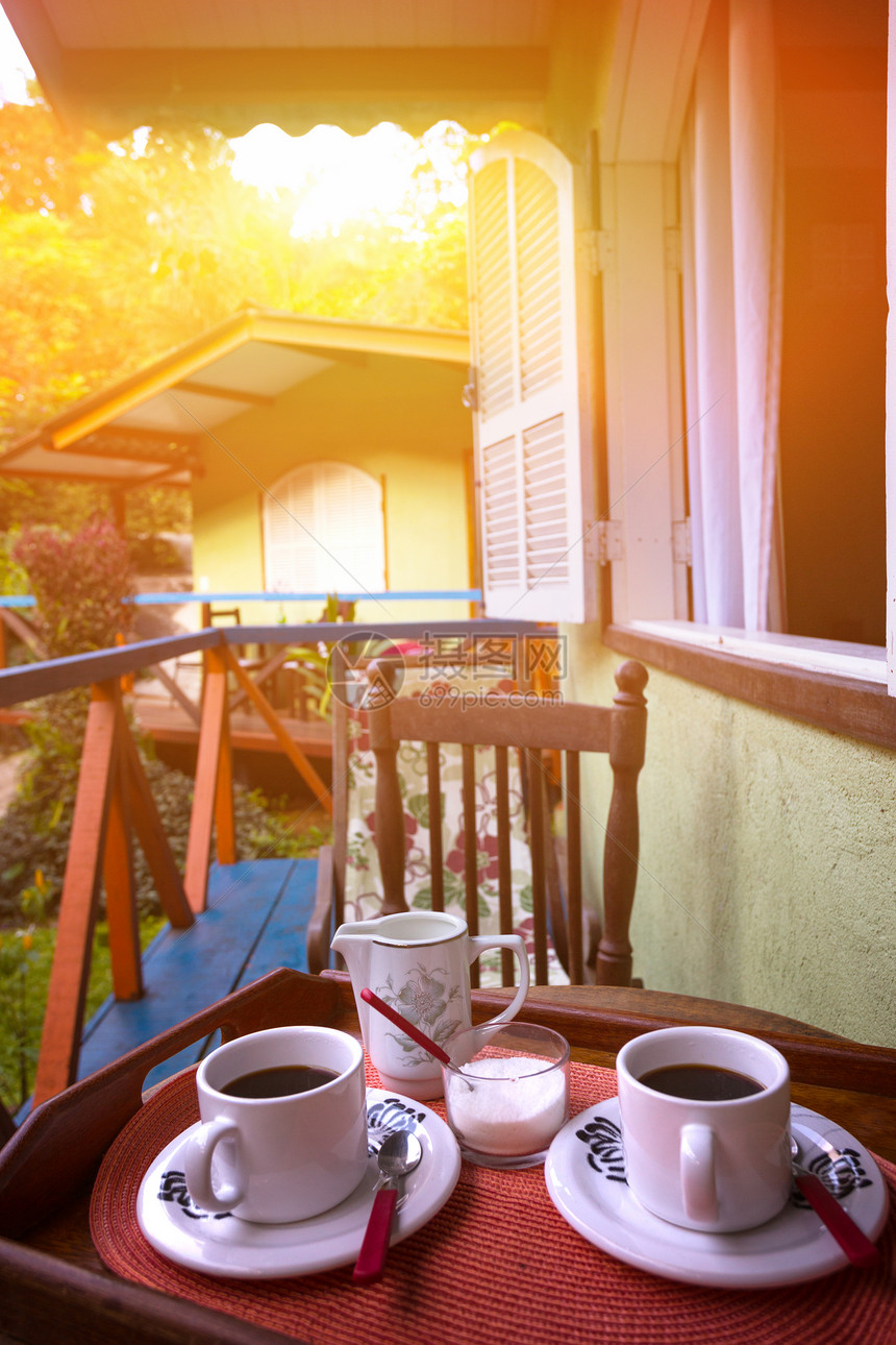 清晨咖啡在热带平房brazil图片