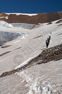 登上高山顶的冰雪川山者高清图片