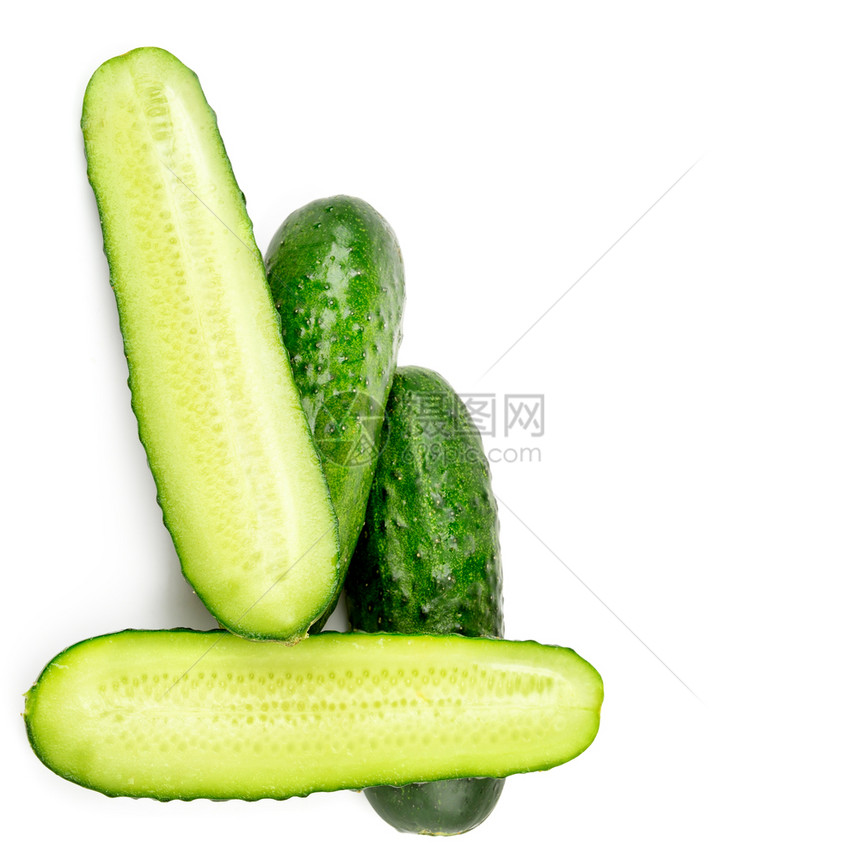 纯熟的绿黄瓜在白背景上被孤立生素食物文本自由空间图片