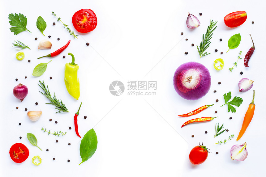 白色背景上各种新鲜蔬菜和草药图片