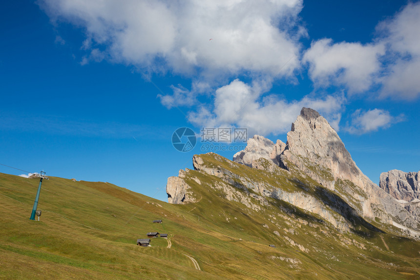 在意大利的瓦尔加迪纳白云石odle群的山峰seceda山图片