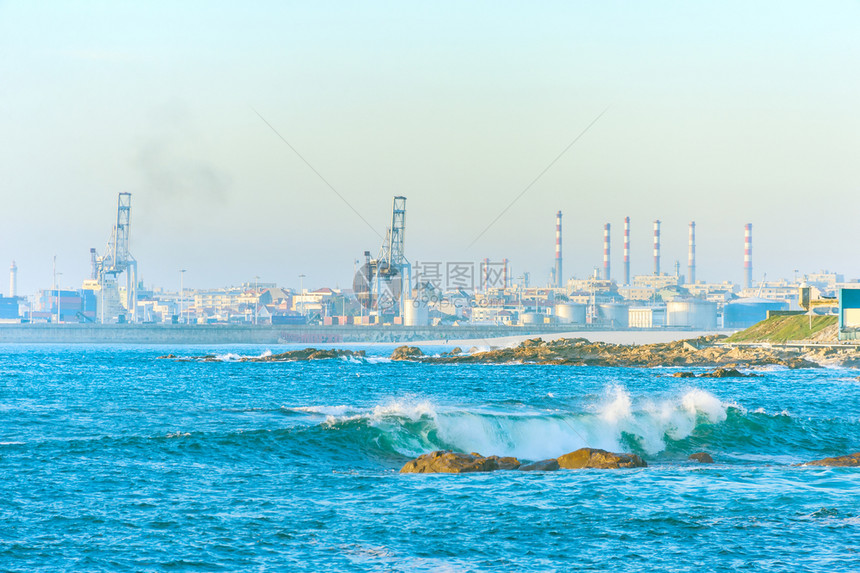 海岸港口设备货运起重机海浪日光岸波尔图格图片