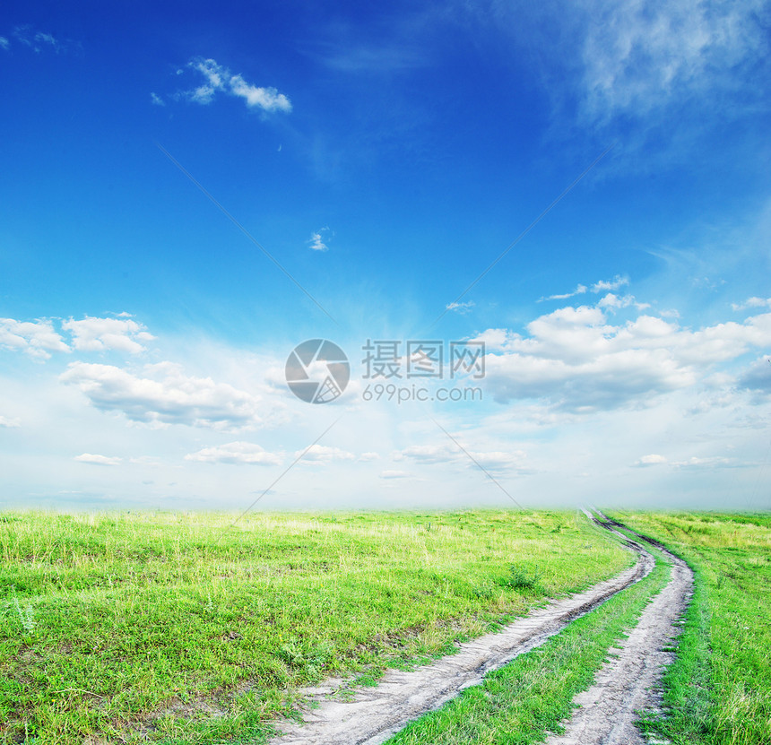 夏季末小麦田地完全成熟图片