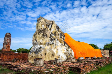 洛卡亚苏塔拉姆卧佛雕像在watlokayasutharam寺庙大城府泰国卧佛泰国大城府罗卡雅苏塔兰寺背景