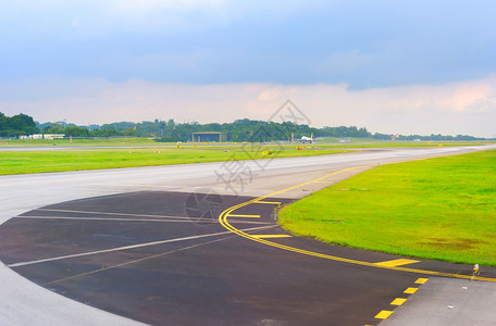 夏纳波尔机场空跑道背景图片