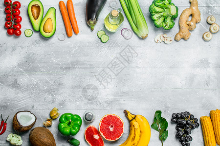有机食品新鲜水果和蔬菜白生新鲜有机水果和蔬菜图片