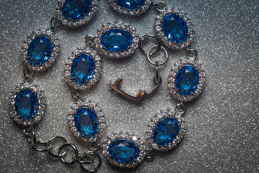 时尚的银手镯蓝色紫罗兰石丹的仿真品图片