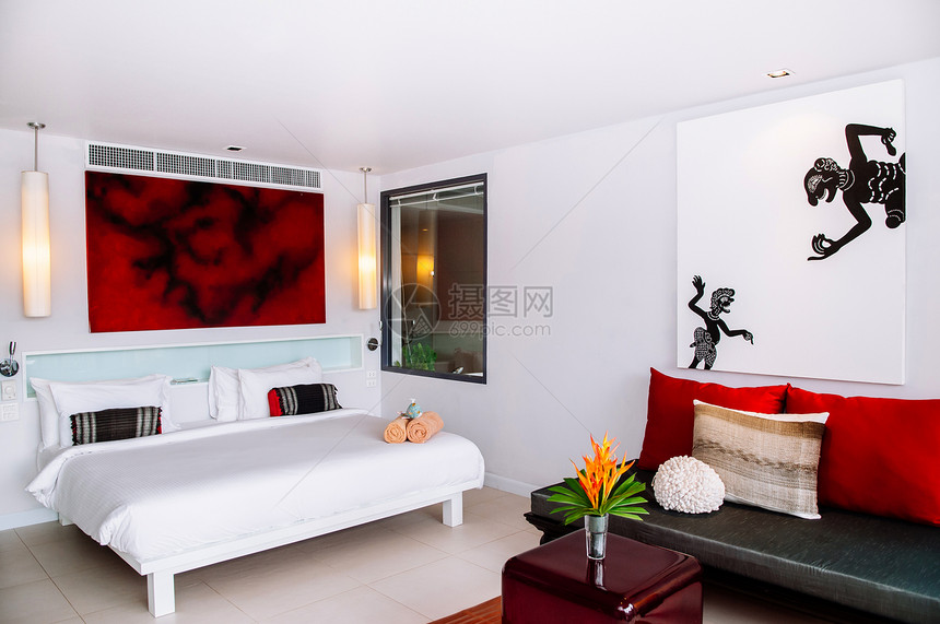 2014可达朗塔KrabiThlnd白色现代最低卧室内有图片框家具沙发环形桌子图片