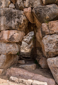 迈锡尼巨大的巨石构成了希腊泰林城堡和宫殿的墙壁希腊伯罗奔尼撒泰林斯古希腊历史遗址背景