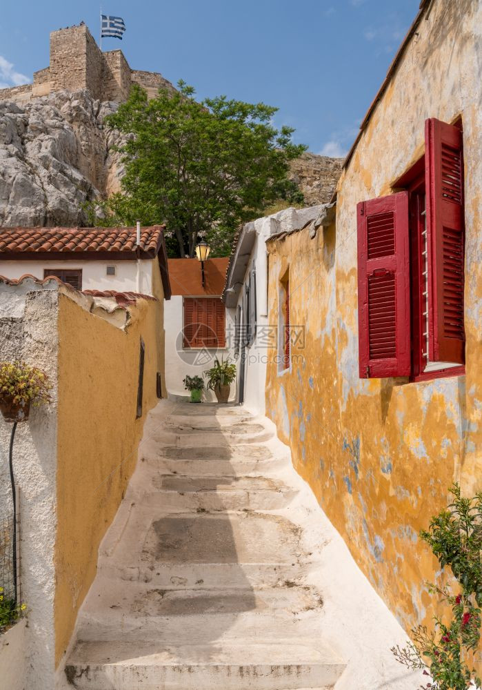 雅典卫城旁阿纳菲奥提卡古老街区的狭窄台阶希腊雅典阿纳菲奥提卡古住宅区的狭窄街道图片
