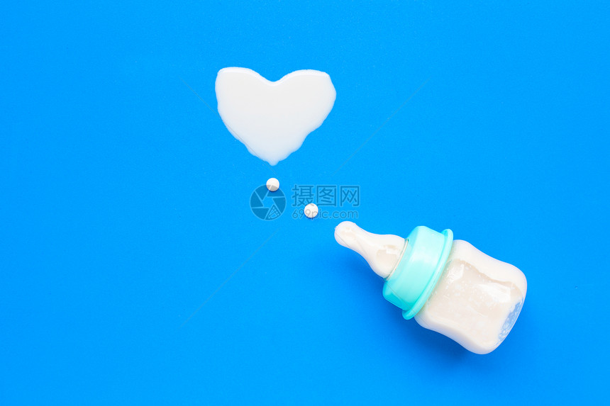 婴儿奶瓶心形状顶视图图片