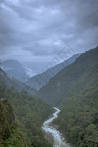 河水流经山锡基姆因迪亚河水流经山因迪亚图片