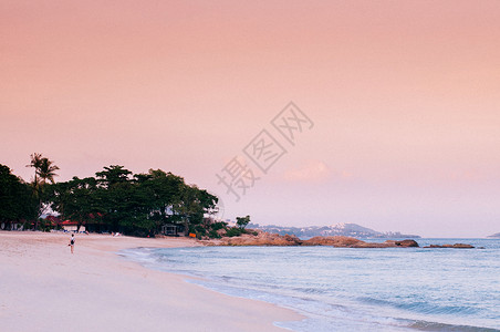 沙滩粉色调日落或出天空图片