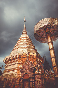 泰国清迈的素贴金塔泰国清迈素贴金塔寺高清图片
