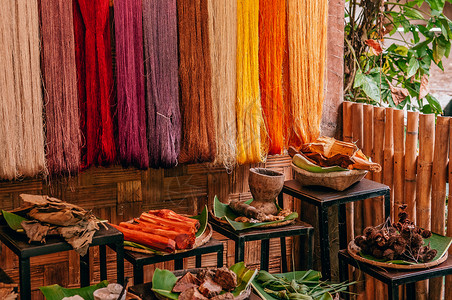 细绒棉天然彩色丝线纤维和天然彩色染工艺原材料的自然色彩细的丝线纤维和自然彩色染工艺背景