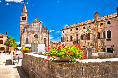 Svetincat村古广场和教堂的风景Croati岛地区图片