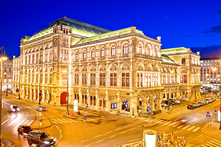 Viena州立歌剧院广场和建筑夜景奥地利首都背景图片