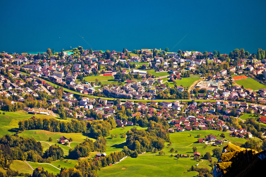 希吉斯维尔村和Luzern湖从西日兰风景Pilatus山的空中观察图片