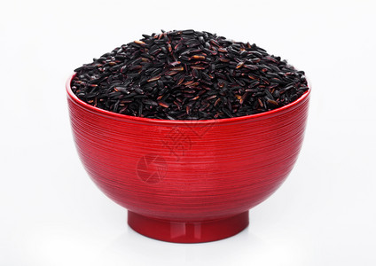 白色背景的红碗生有机黑白葡萄干米饭图片
