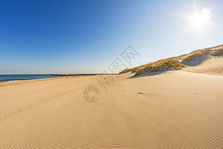 白海的孤单沙滩图片