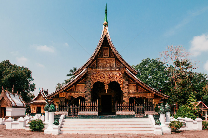 古老的布吉达大堂以世界遗产区最有名的旅游景点WatxiengTho的金面纱图片