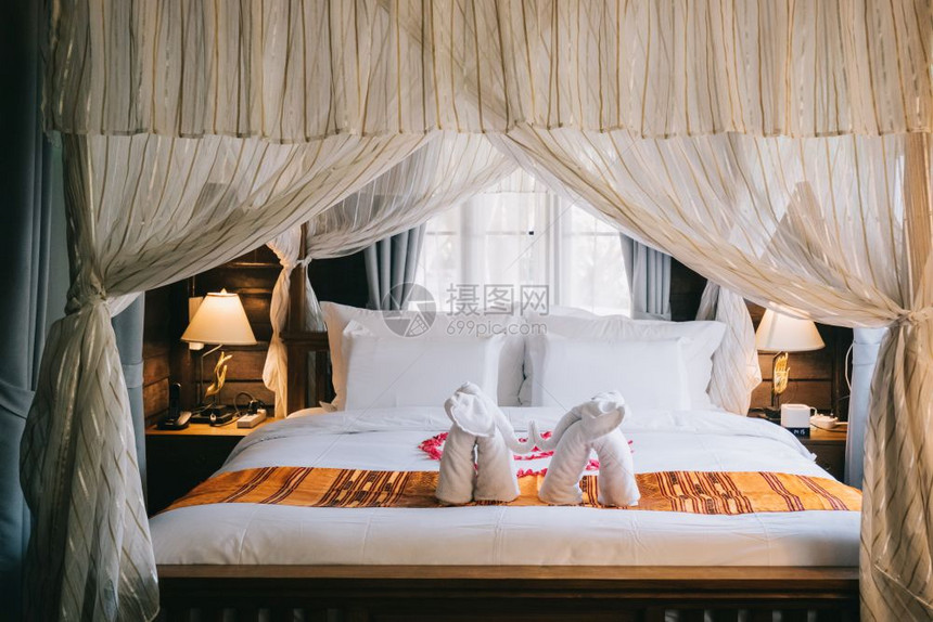 酒店床上花式折叠毛巾图片
