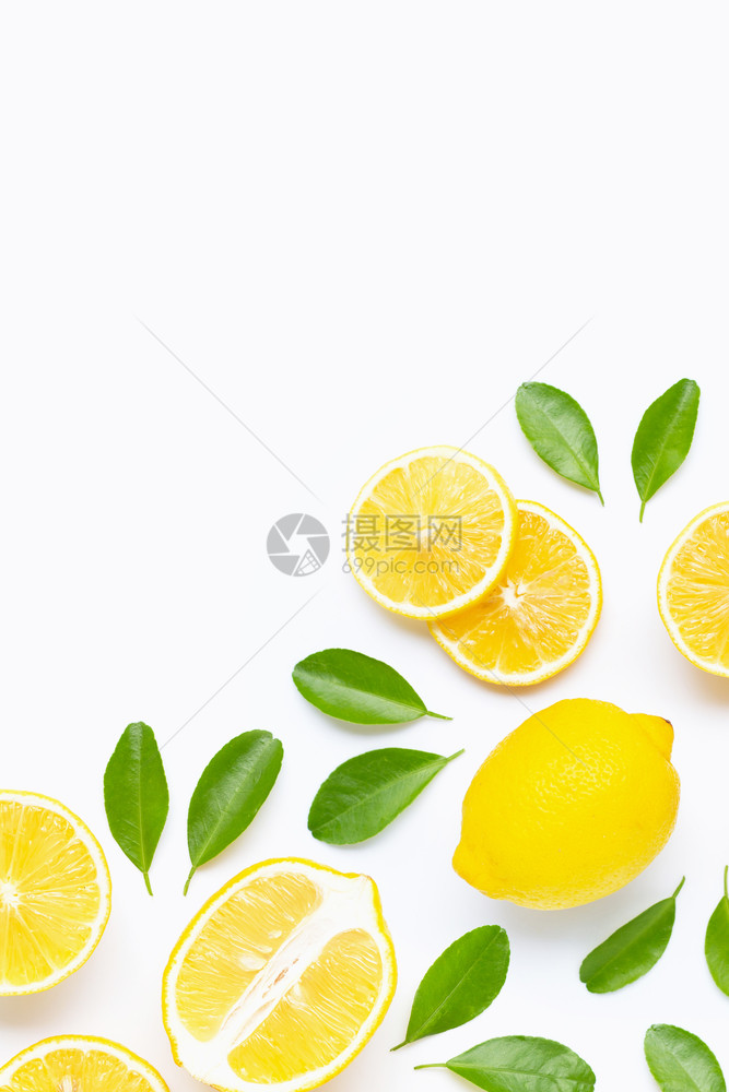 白色背景上孤立的柠檬复制空间图片