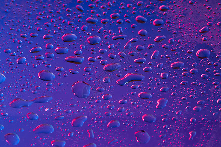 紫色气泡紫色和蓝彩背景上的黑漆水滴您设计的潮流背景时装uv突出显示水背景背景