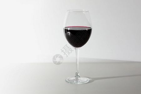 一杯红酒复制空间概念餐厅酒派对白底的红酒图片