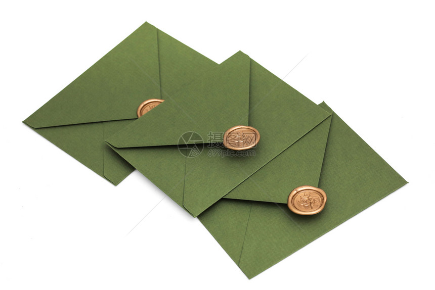 绿色信封带有设计纸板和白色桌子背景的封条绿色信带有设计师纸板和白色背景的封条图片