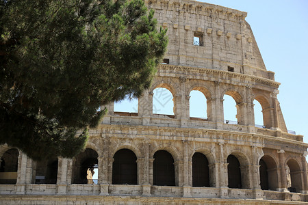 古罗马花环的废墟前往意大利欧洲人群和排队阳光明媚的一天和蓝色空图片