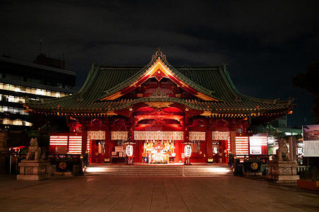 赤山明神2018年月4日东京本康达Myojin古老主殿堂在夜晚的黑暗中成长背景