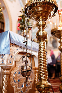 吊在教堂的香祭坛弥撒时的香背景图片
