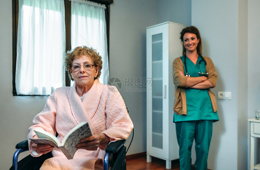 护士与病人图片