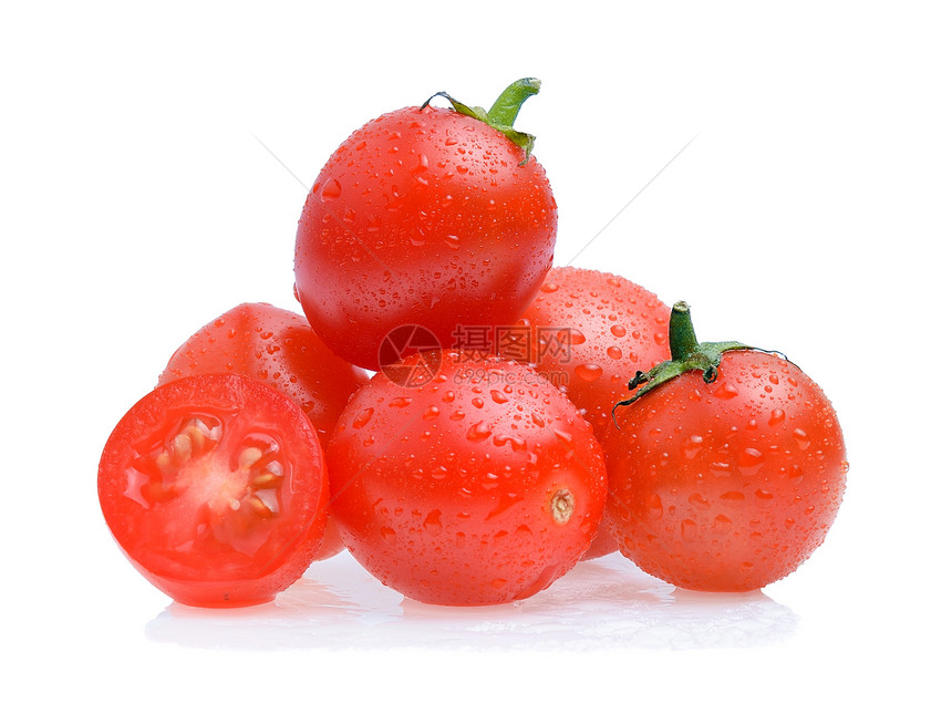 白色背景上隔开的西红柿图片