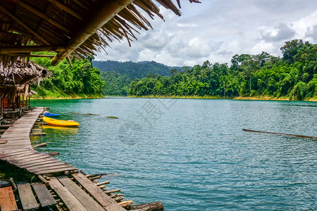 恰克拉克湖草原湖边的漂浮宾馆村草泰王国地湖边的漂浮村泰王国背景