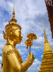 金纳拉金像在大皇宫泰国曼谷金纳拉金像大皇宫曼谷泰国背景图片