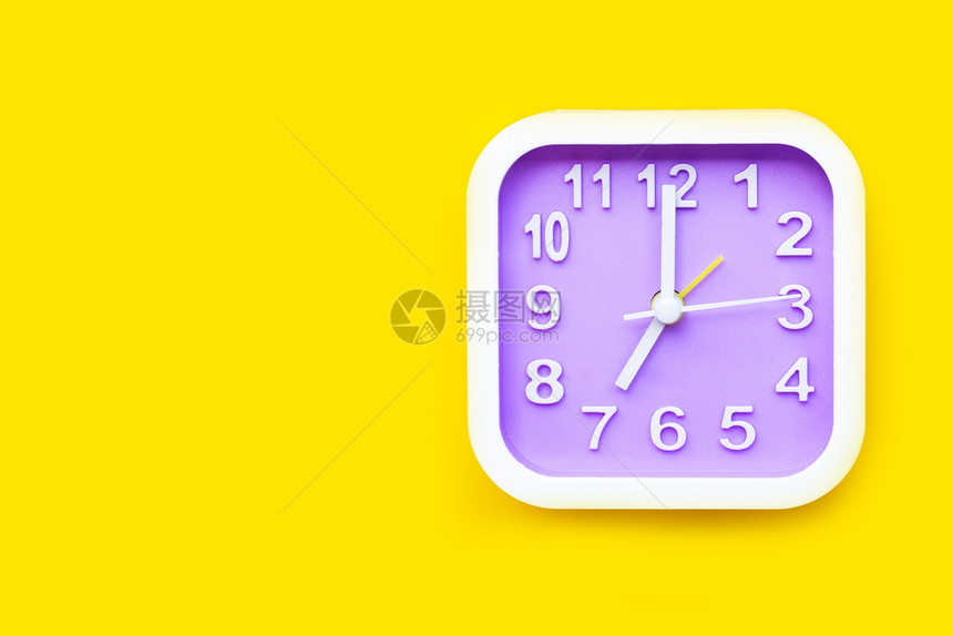 黄色背景的时钟复制空格图片