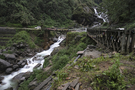 高山道和通往拉春锡基姆因迪亚的路上桥梁图片